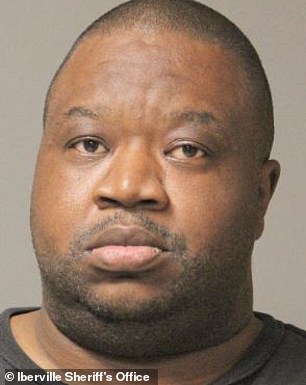 美国26岁母亲被迫拍摄与1岁儿子发生性关系,涉事警长已被解职