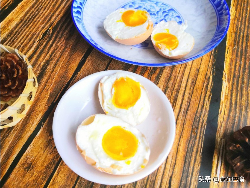 怎样腌咸熟鸡蛋,怎么腌咸鸡蛋不太咸还流油