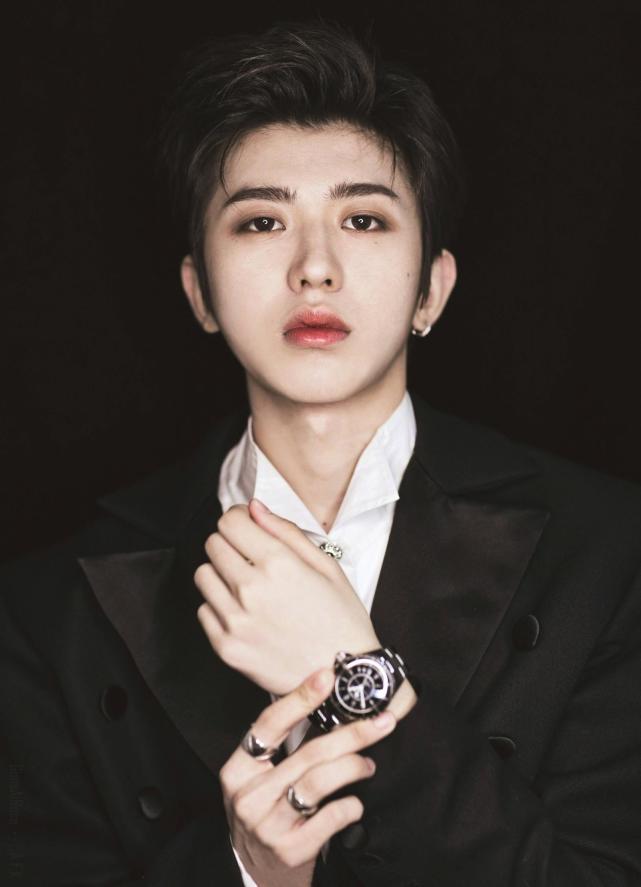 王冰冰采访蔡徐坤引热议,王冰冰采访蔡徐坤完整视频