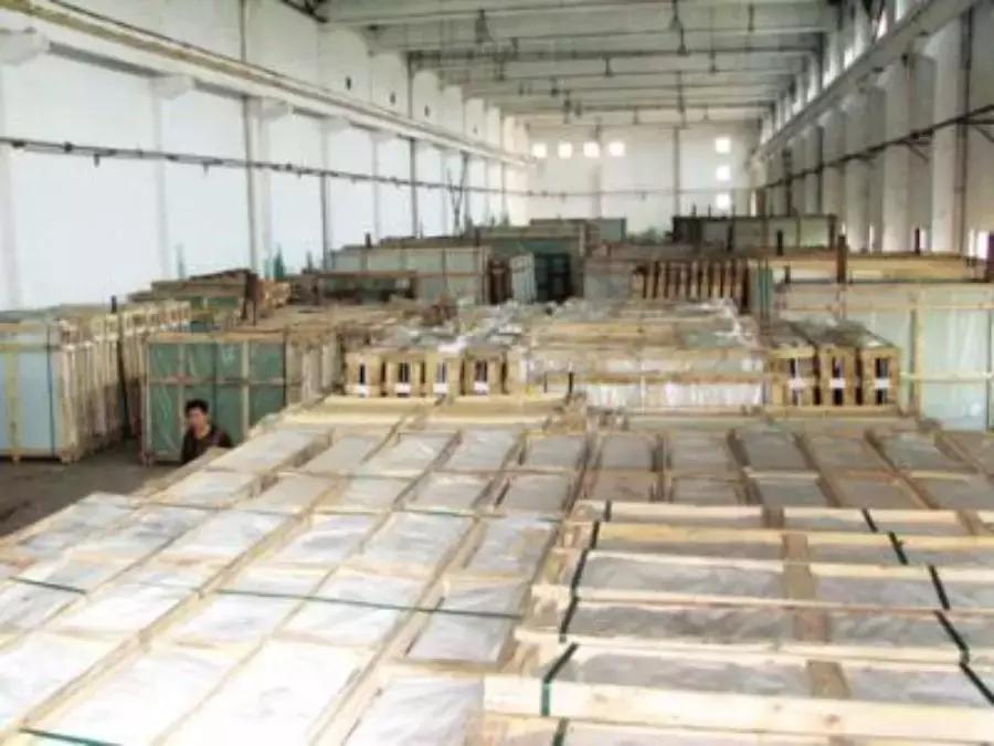 室内窗户玻璃发霉什么原因,门窗发霉有什么办法清理