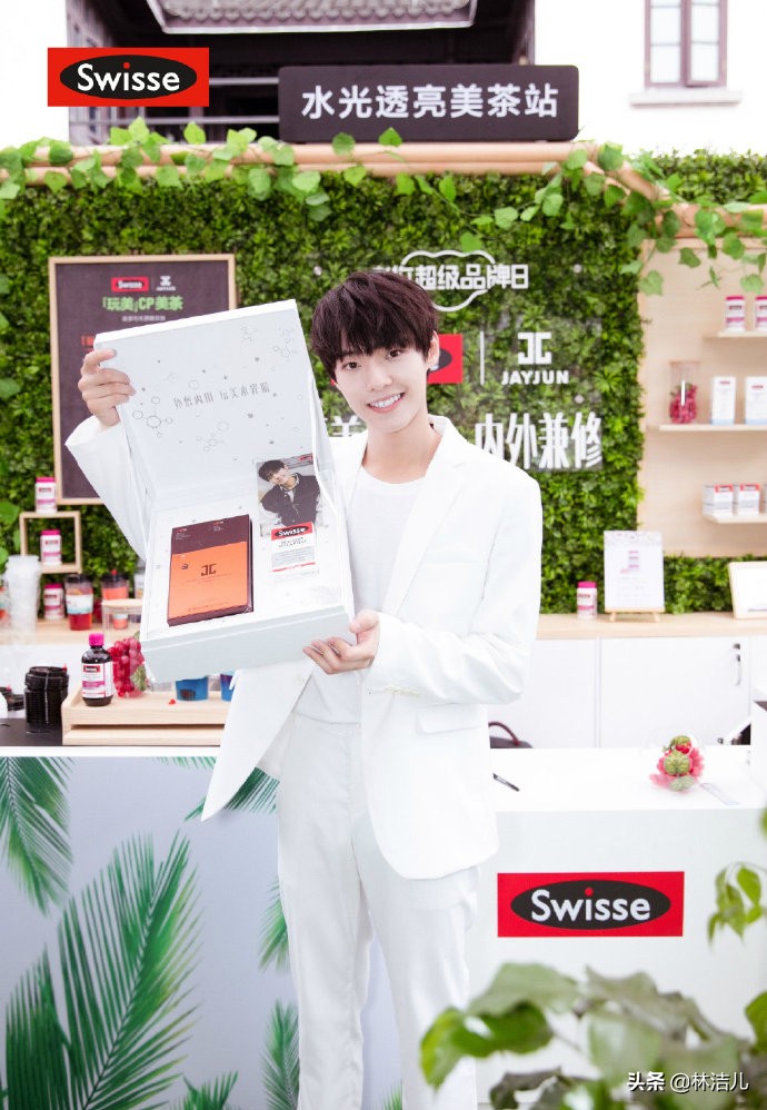 他是抖音大网红,选秀出道未成功,却被国际大牌看上,时尚感飙升