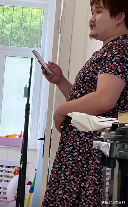 一脚踩进水坑系列,一脚踩进泥坑里那种感觉