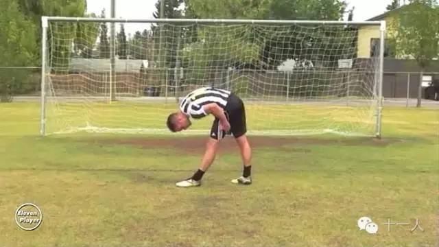 足球一对一突破动作,足球单脚带球训练视频