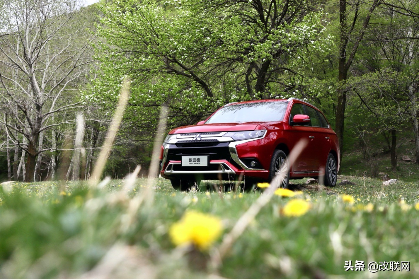 三菱欧蓝德后排放倒改床视频,三菱欧蓝德旅行床车