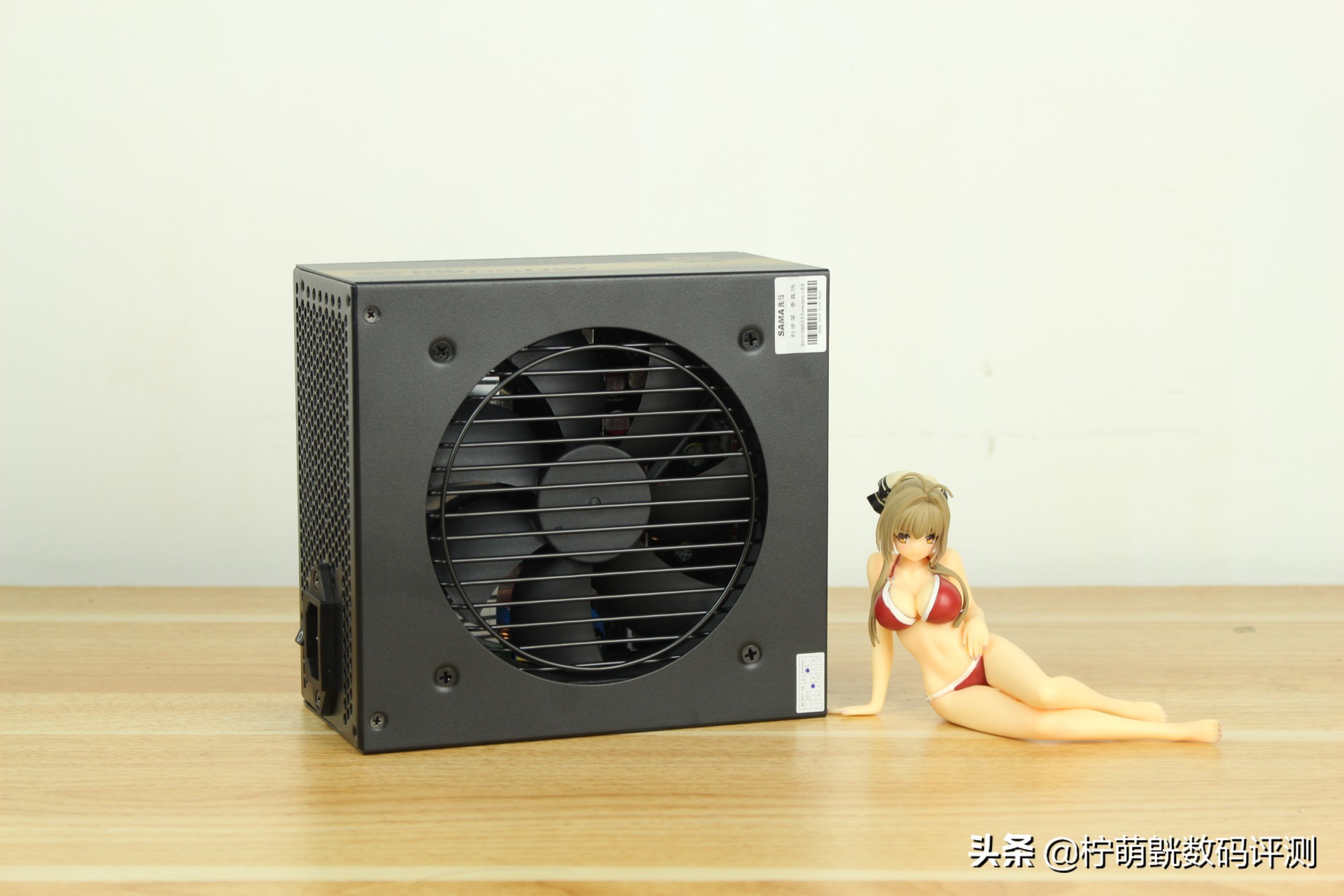 神光侧透不单调，畅快装机不求人易大师神光白色版上机体验