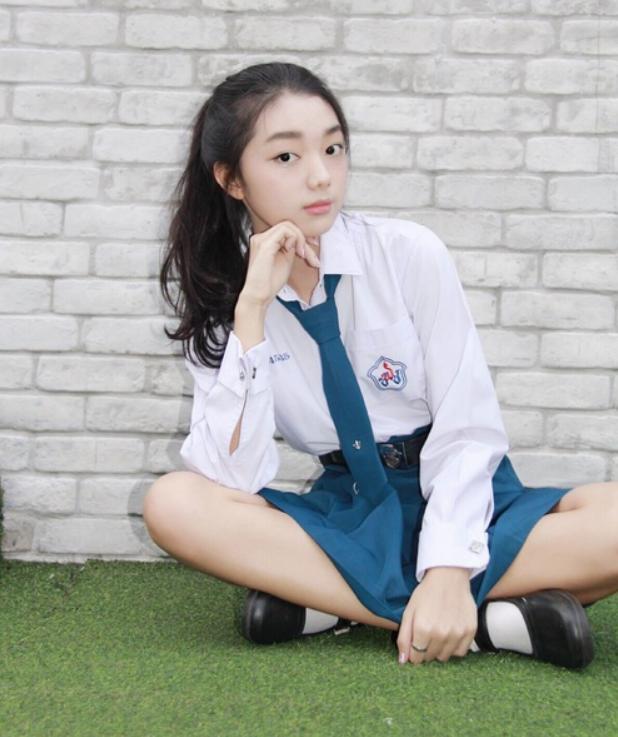 火箭少女101紫宁李紫婷唱歌,火箭少女101成员李紫婷戴手套