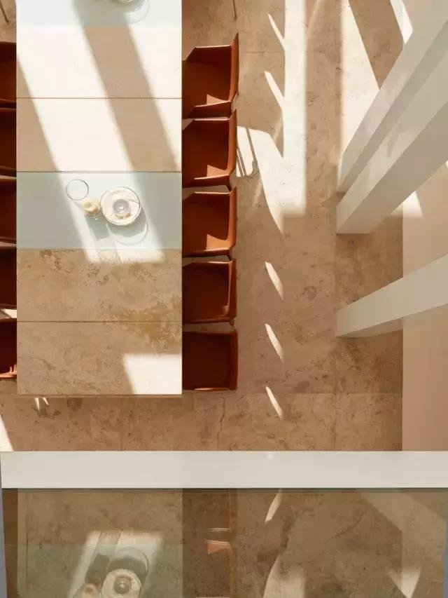 这家禁欲风的“情趣酒店”,开了灯后……嗨爆了