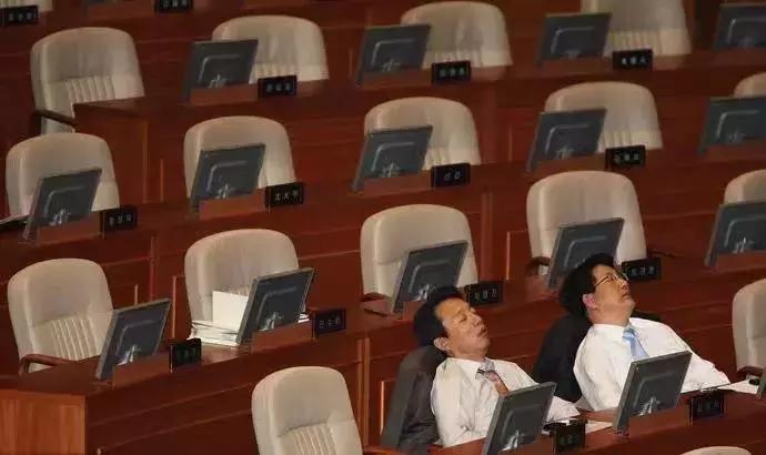 关于睡眠你不知道的惊人理论,8小时睡眠论可能是错的