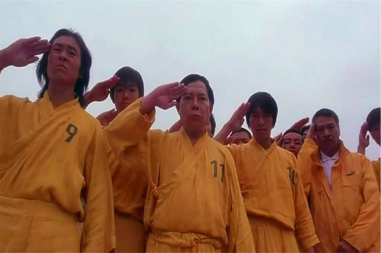 周星驰《少林足球》经典动作,周星驰少林足球的铁头功