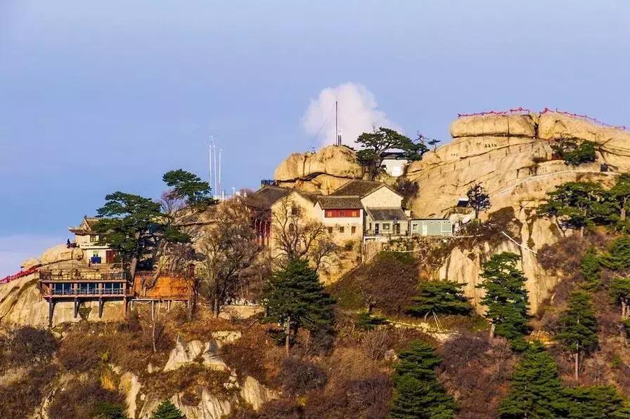 华山山顶住宿的地方,华山山上住宿推荐