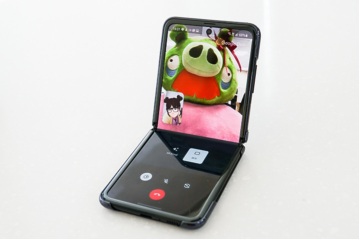 三星GalaxyZFlip评测：吸引目光的不止折叠