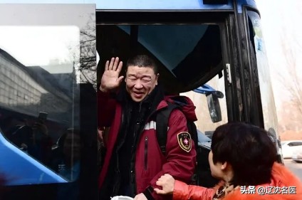 压力大，驰援武汉医生靠*眠药安**入睡，院领导送来催眠曲，管用