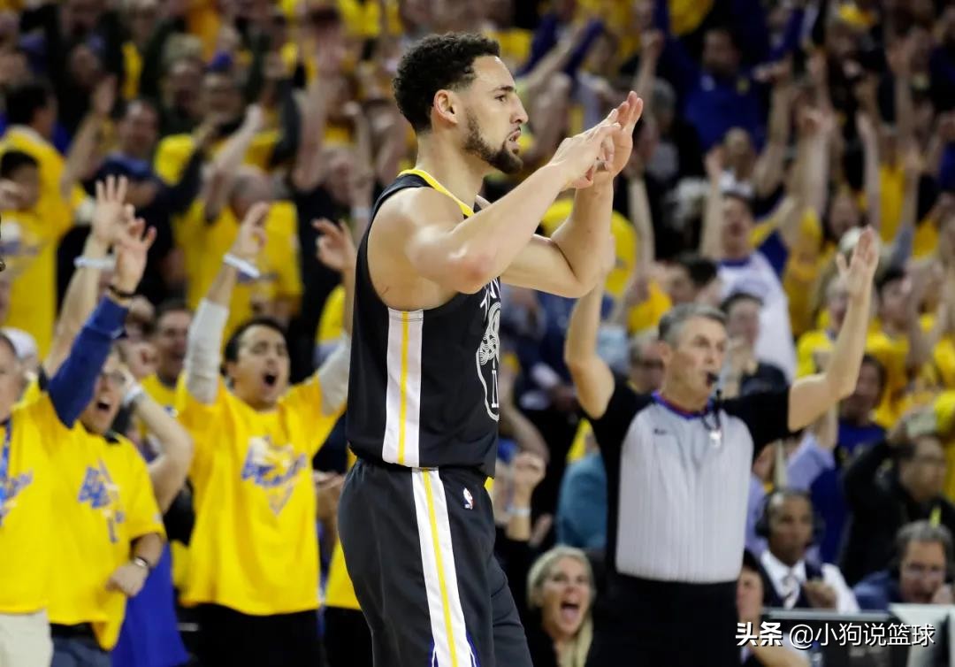 汤普森单节37分队友的反应,汤普森是控卫还是后卫