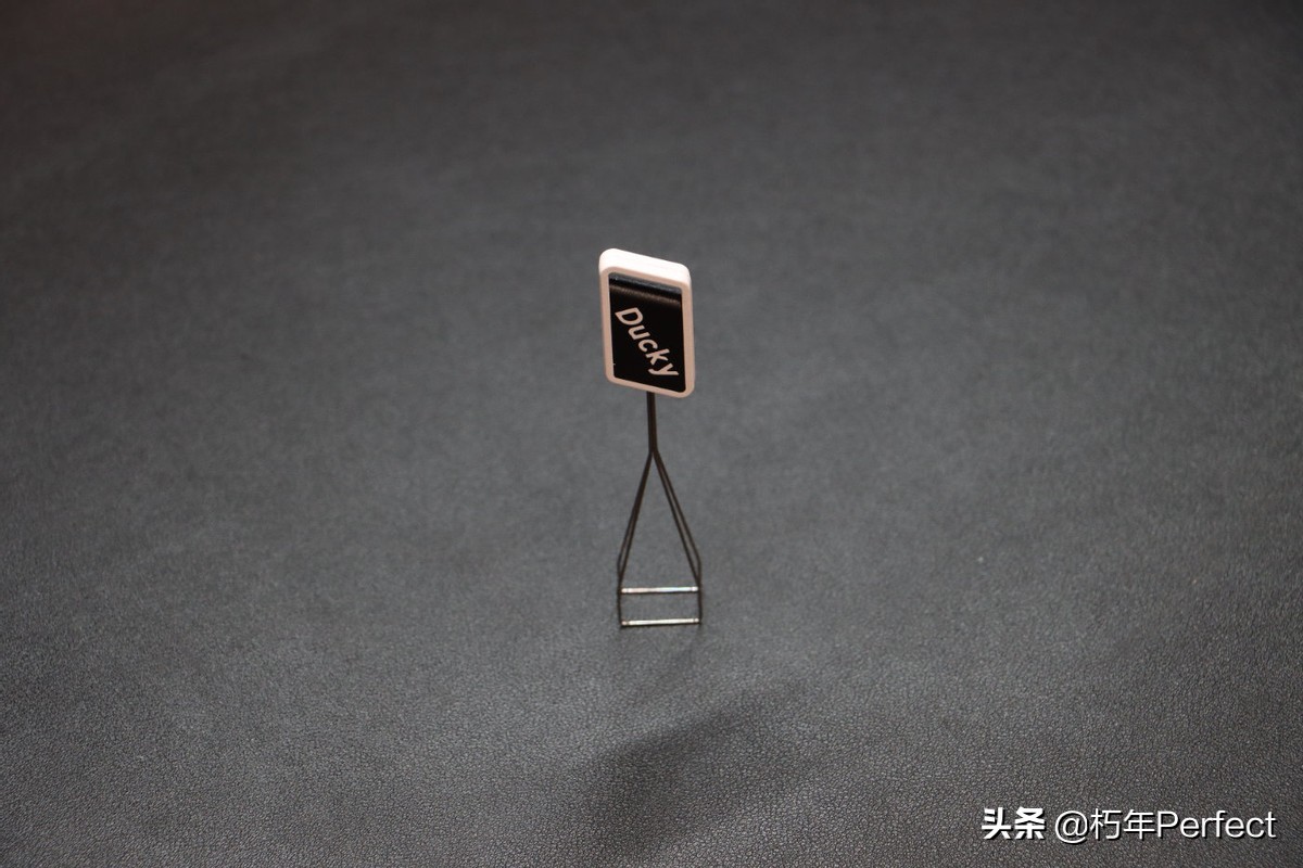 吉利鸭樱桃机械键盘,吉利鸭duckyone2mini机械键盘