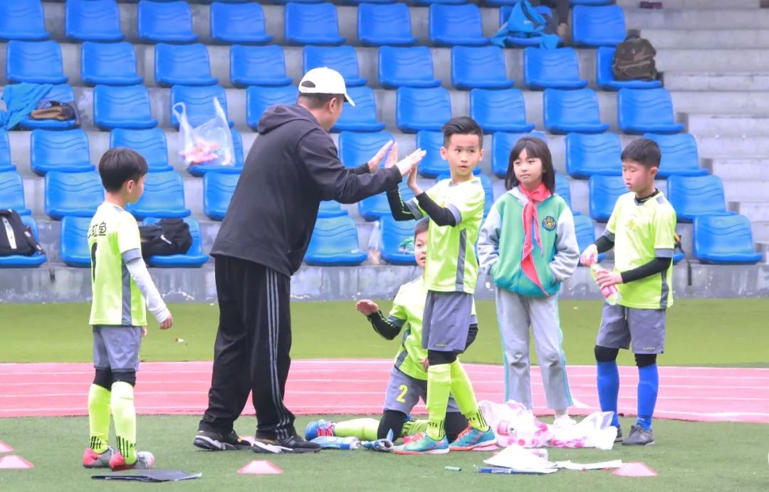 第二届校园足球赛拉开帷幕,曲江新区首届校园足球联赛