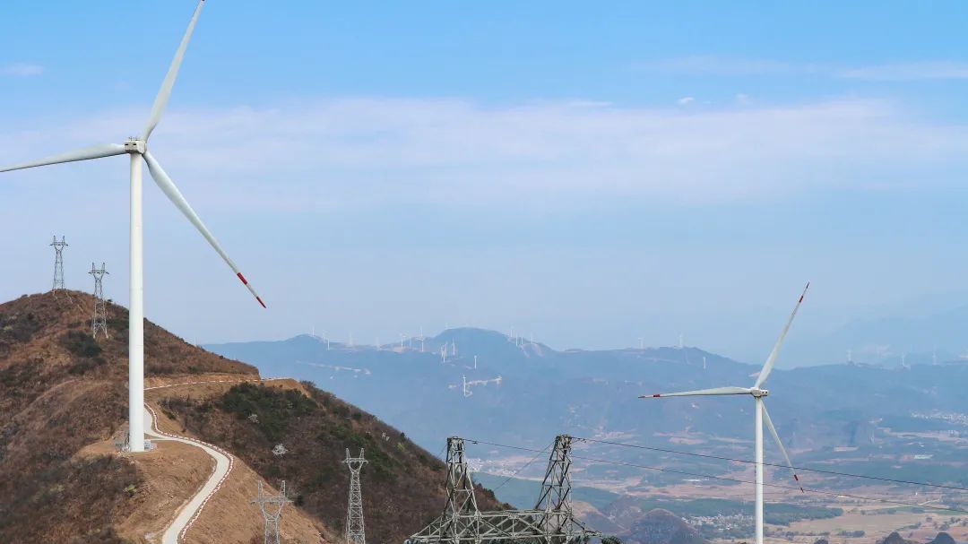 太美了拍照圣地,大钟山东岭大风车打卡