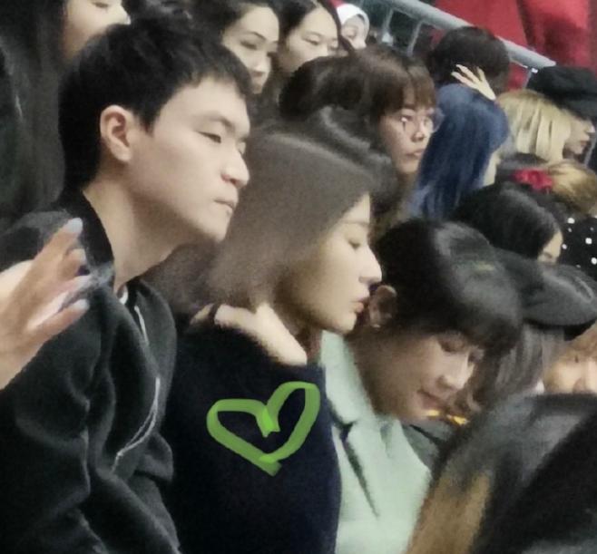 都暻秀exo-k高清,exo演唱会都暻秀寸头红衣服