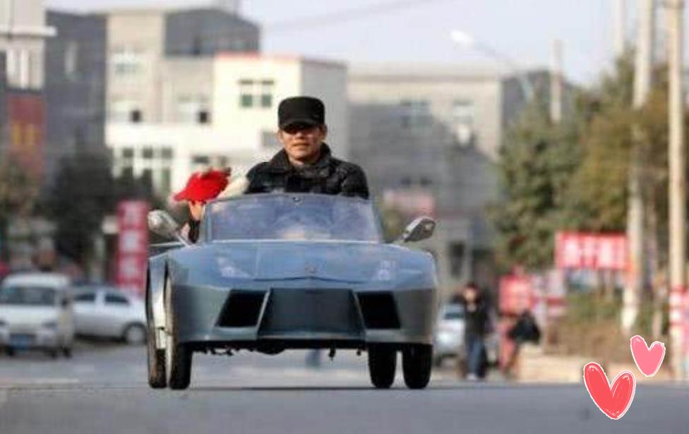 有种爷爷叫“别人家的”,树干、床垫做豪车,更有跑车“大黄蜂”