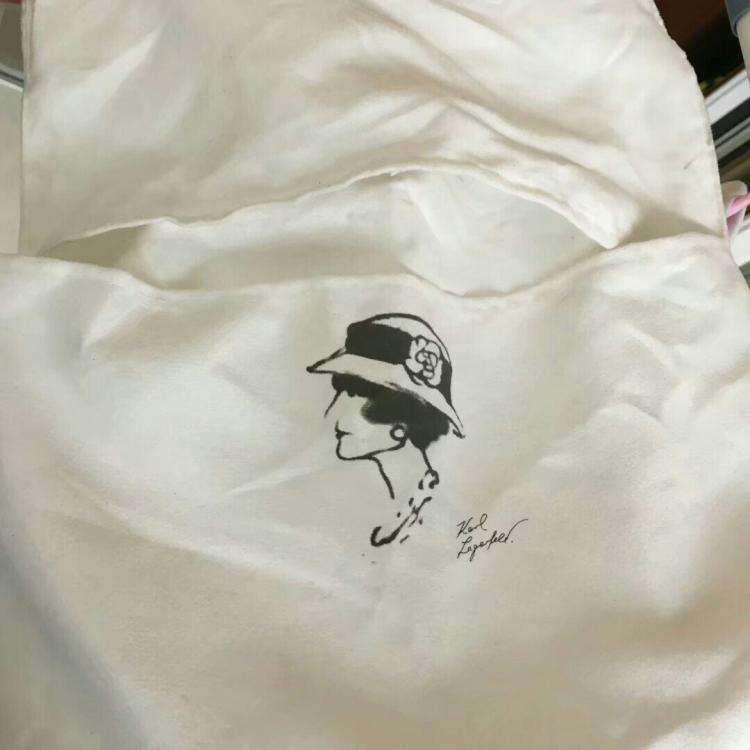 香奈儿渔夫真假鉴别,专柜买的香奈儿有瑕疵怎么办