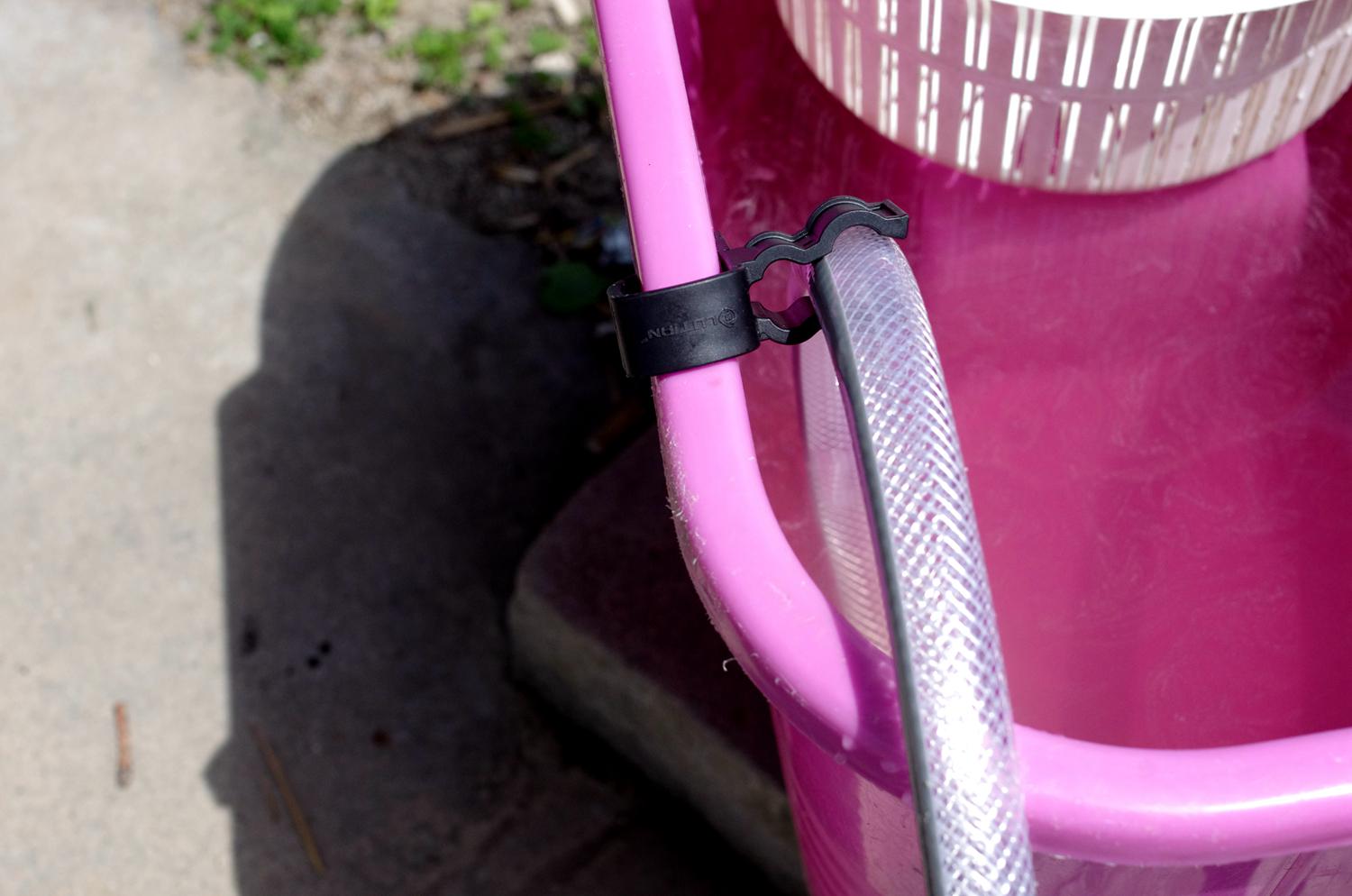 汽车布座椅有污渍怎么清洗,白色汽车上有黑色污渍怎么清洗