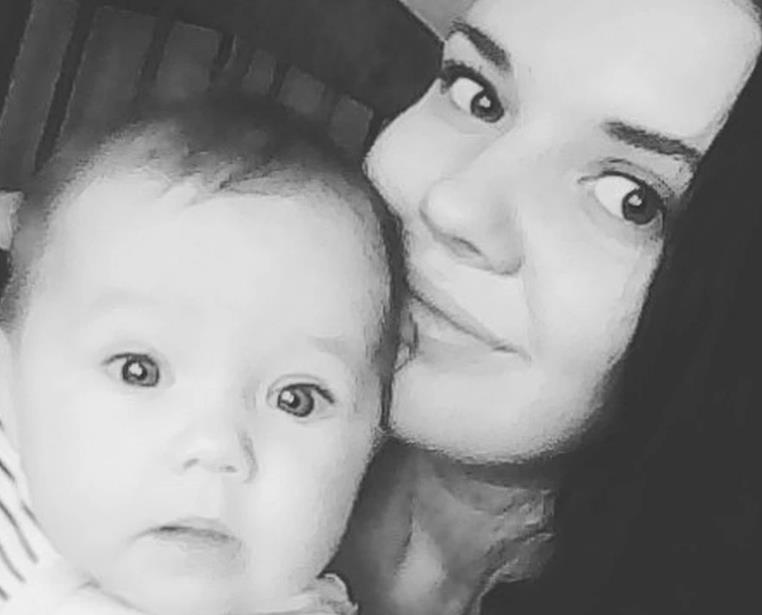 小女孩被母亲锁在家里,女孩被母亲锁在家里一周