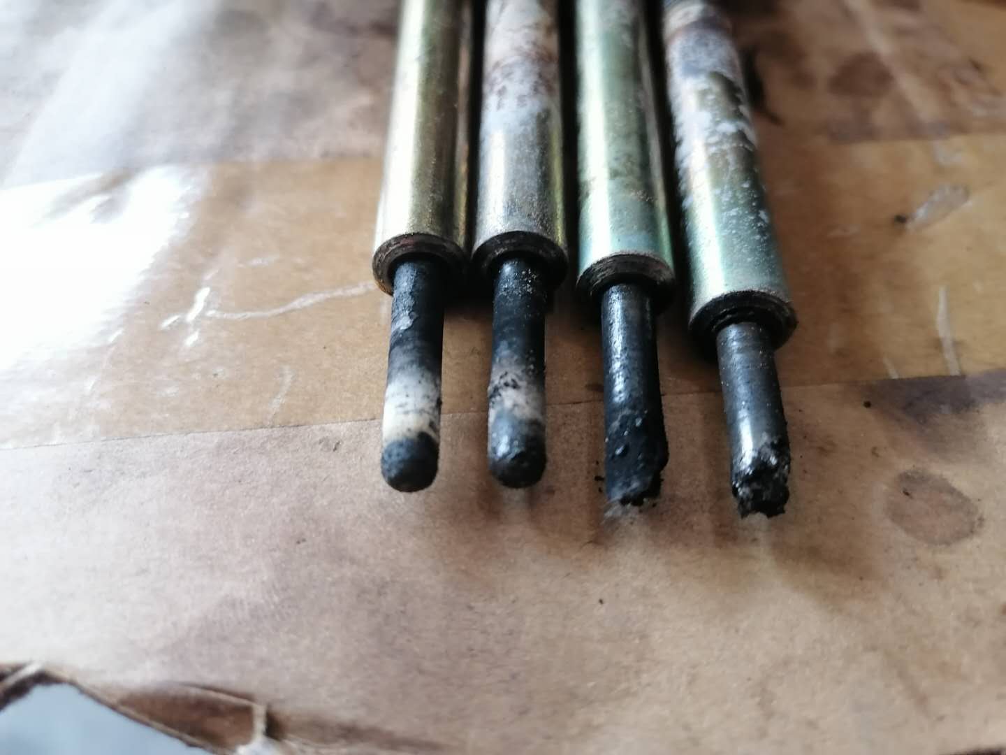 发动机冒白烟蓝烟烧机油,尾气大量冒蓝烟要不要大修发动机