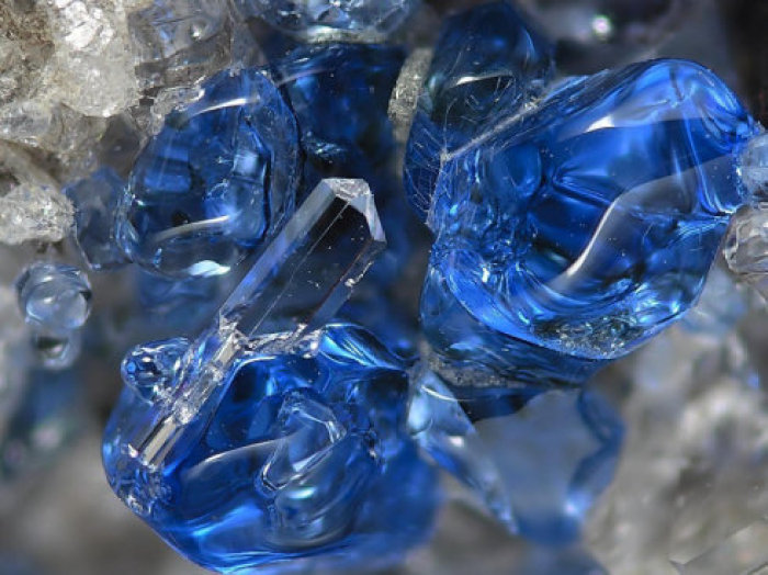 卤素在水中存在形态及颜色,卤素在地球自然界上存在的形式