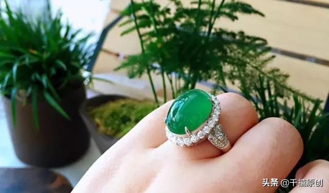 溥仪从紫禁城偷出400件宝贝!这件翡翠,据说都赶上马云身价了