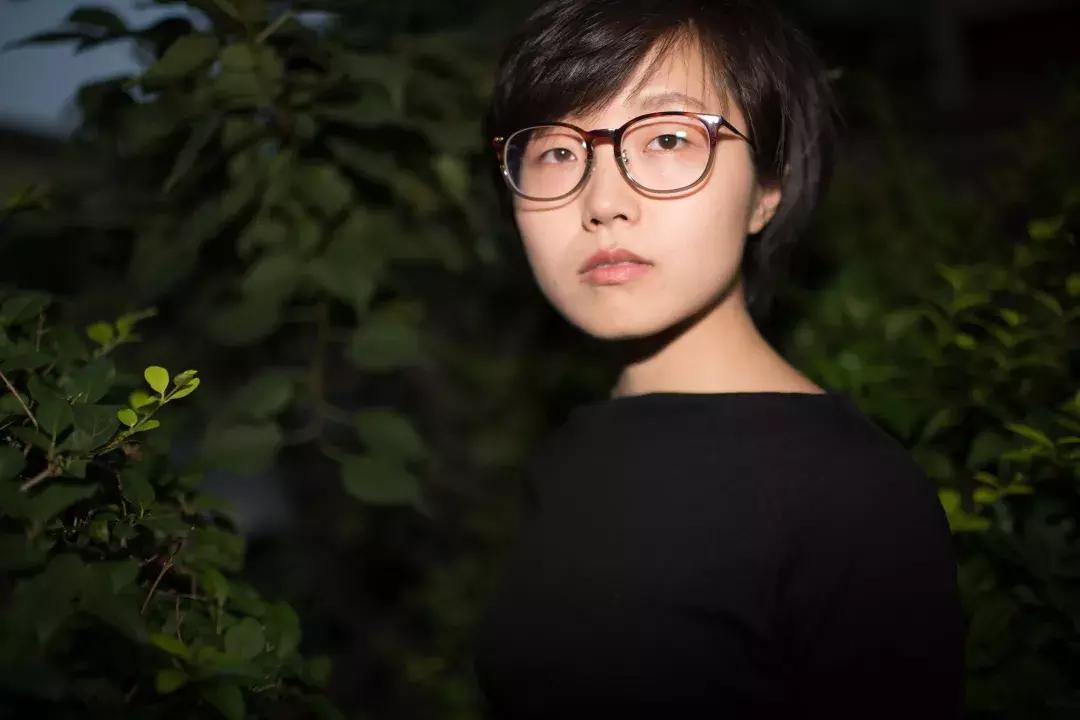 他是“毒包书皮”引爆者，在公益和商业间将企业营收干到近亿