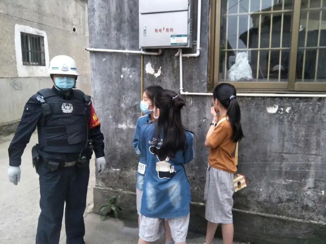 金氏三姐妹离家出走故事,浙江义乌三胞胎姐妹出走