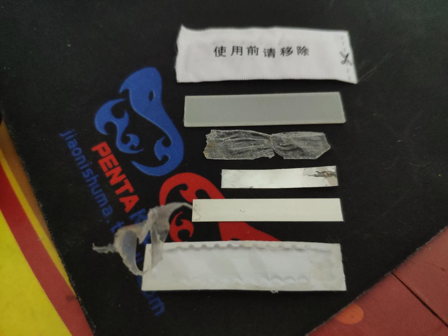 衣服上的防拆标签怎么完美取下,如何完整拆除衣服面料上的标签