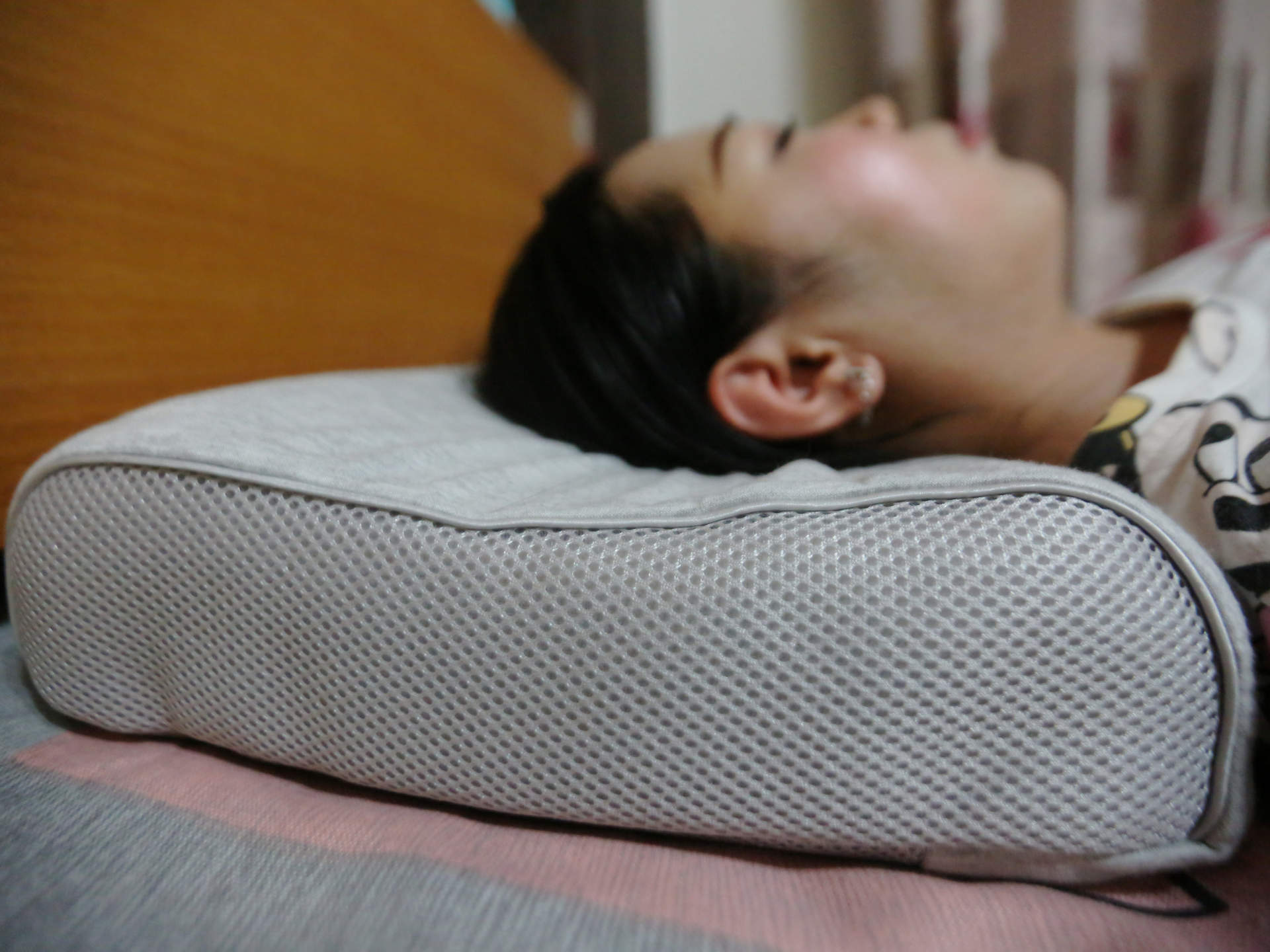 8h释压舒弹纤维枕测评,8h蜂巢枕头