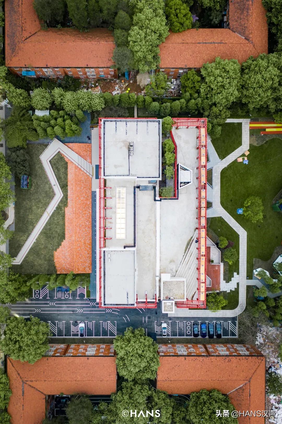 青山区红房子光影秀,青山红房子网红打卡地