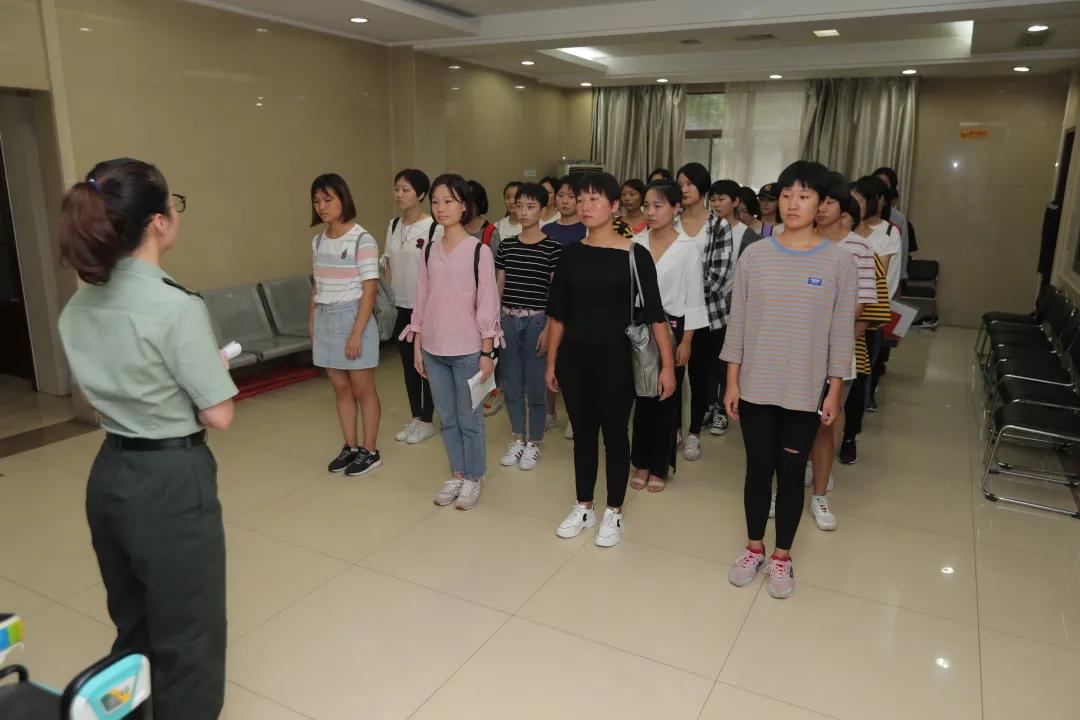 火箭女兵的真实生活,火箭女兵开始入伍