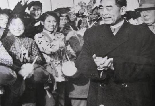 一句话评价周总理，看看都是怎样评价的？