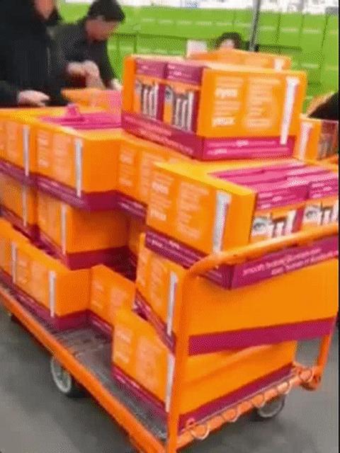 别跟了时尚丢了体面!3秒被抢光的优衣库,让无数人的素质掉一地