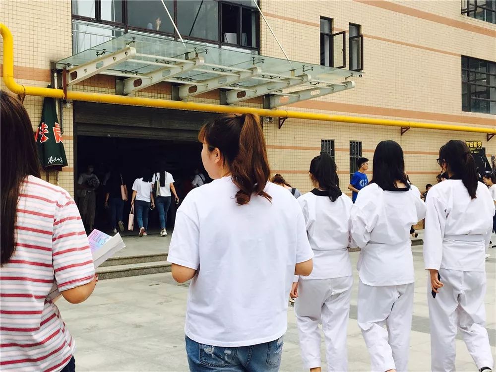 在培华，我4年胖了10斤！食堂是减肥路上最大的绊脚石