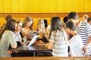 疫情下仍适合去英国留学吗,疫情下还选择出国留学吗