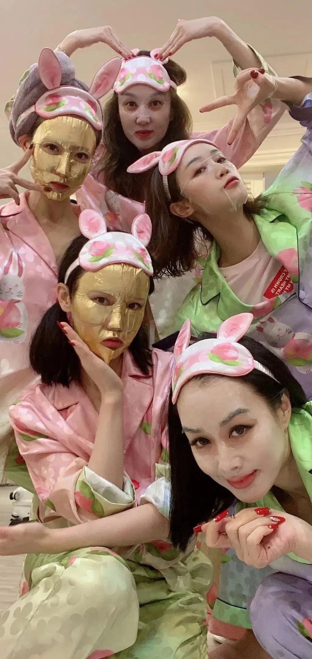 浪姐幕后爆料送礼物,黄晓明宣传浪姐