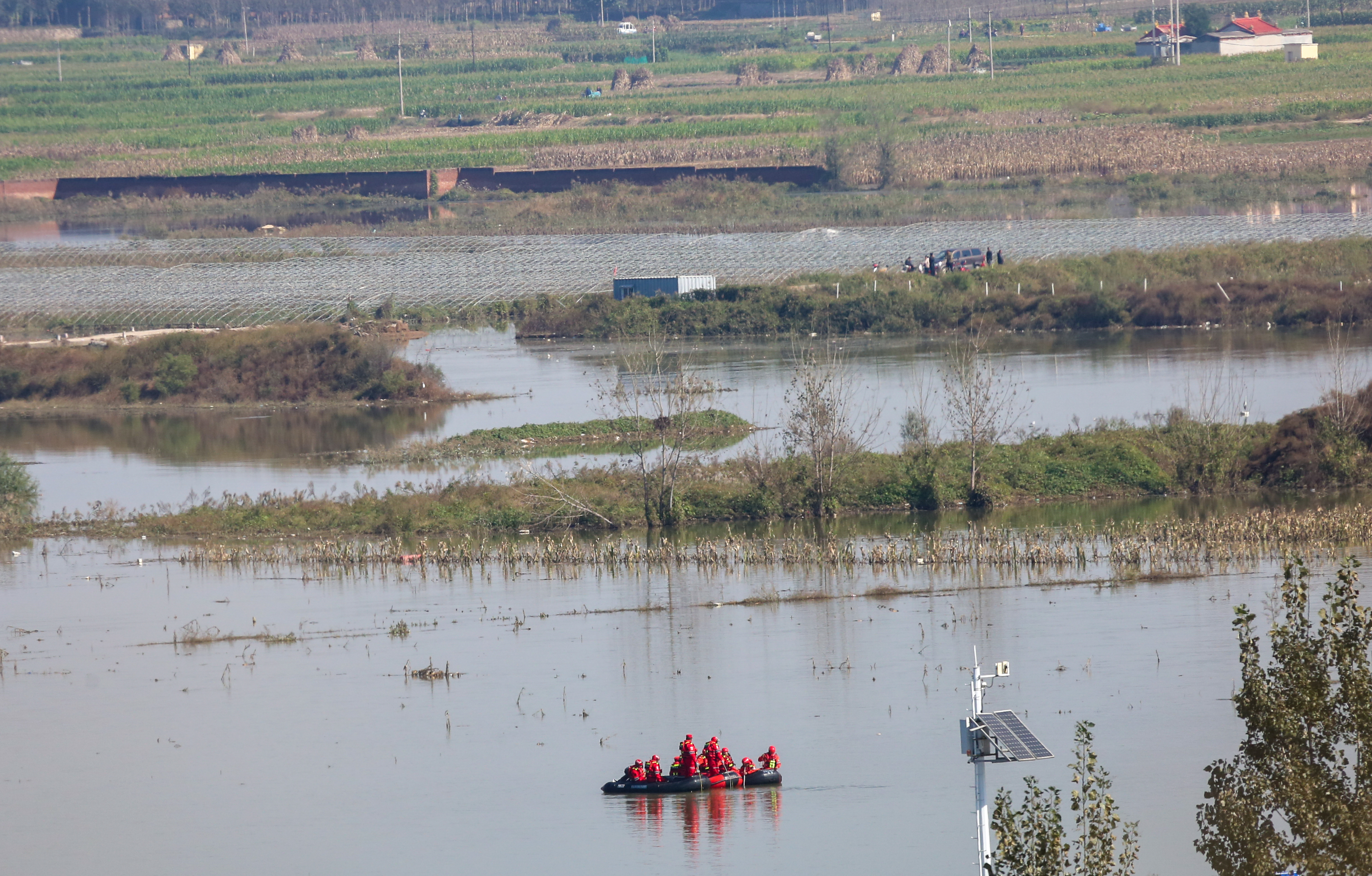 河北通勤车坠河救援进展,河北通勤车坠河事件