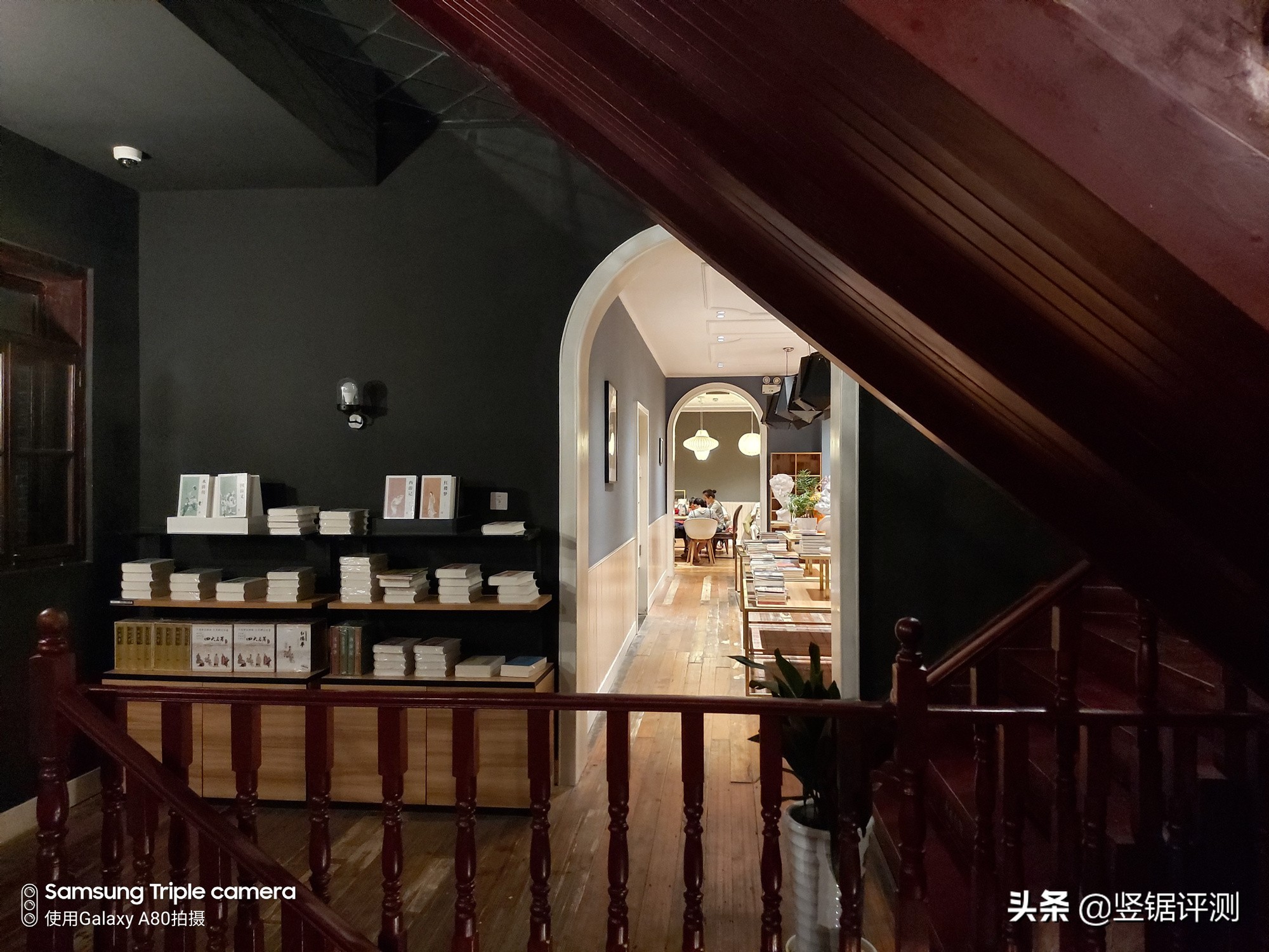 三星A80深度评测,6.7英寸全面屏,旋转摄像头设计