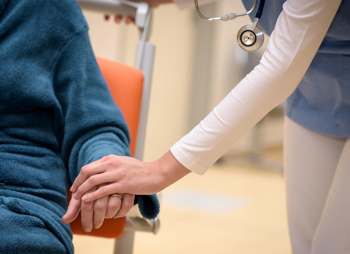 骨折是不是就是断了,骨折断了两根骨头多长时间恢复