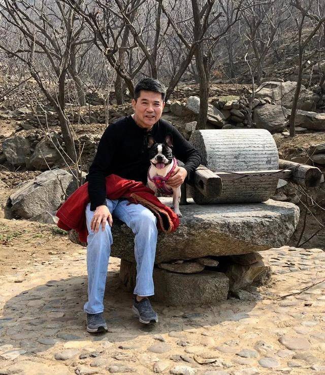 64岁也不生孩子，却花60万克隆爱犬当儿女，孙淳可不是图新鲜