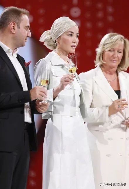 石头姐婚姻近况,身价2亿的石头姐