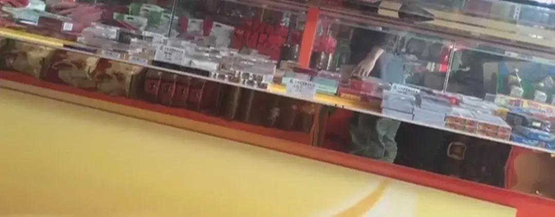 怒！满月酒席，烟酒专卖店卖给他的竟全是假烟？盘他！