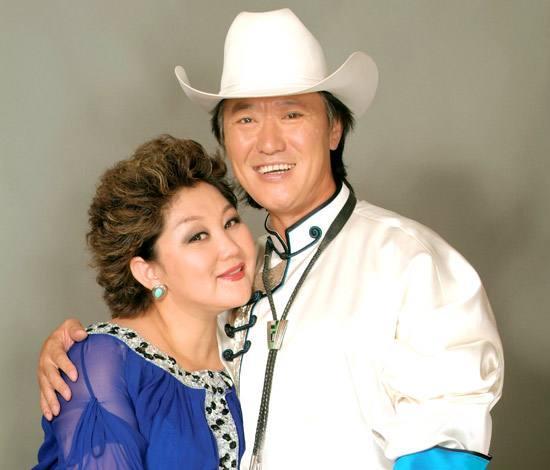 吉祥三宝时隔十年再次登上舞台,吉祥三宝爸爸去世妈妈隐退视频