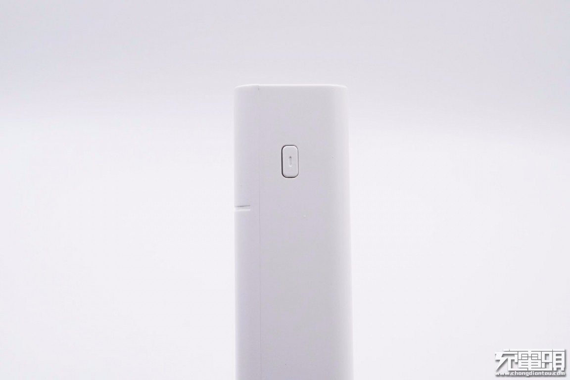 拆解aigo充电宝,aigo2000充电宝拆解