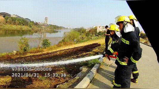 想带网红“仙女棒”上火车？警方：易燃品禁止入站