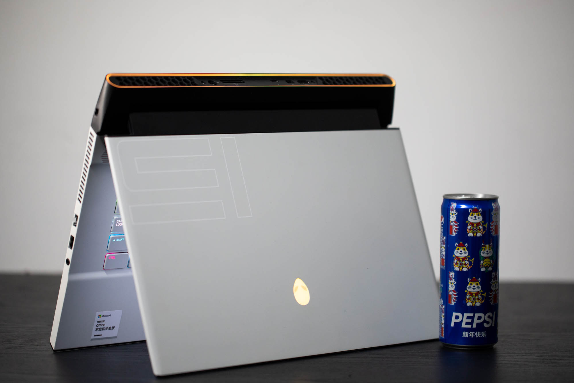 戴尔外星人m15r6测评是什么系统,戴尔外星人m15r2雷电接口