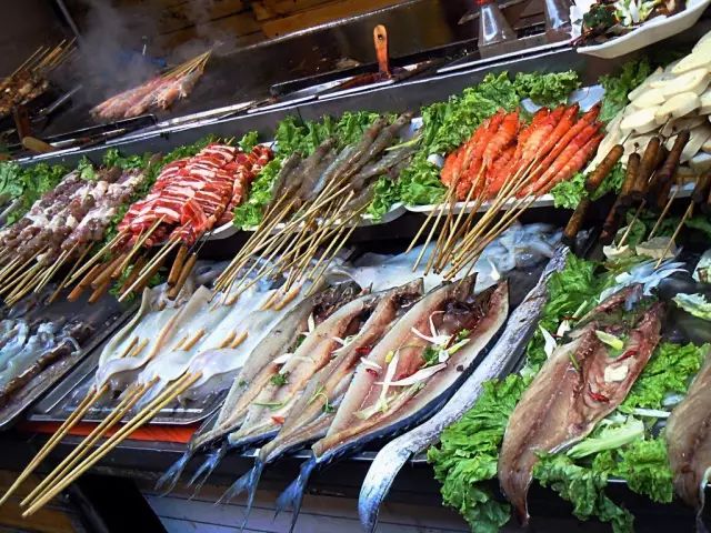 中国最著名十大小吃街及特色美食,中国夜市十大小吃街排行榜